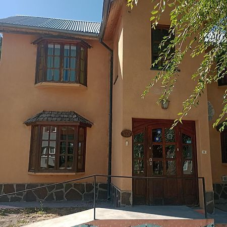 La Casa De Emma Hostel Esquel Exterior photo